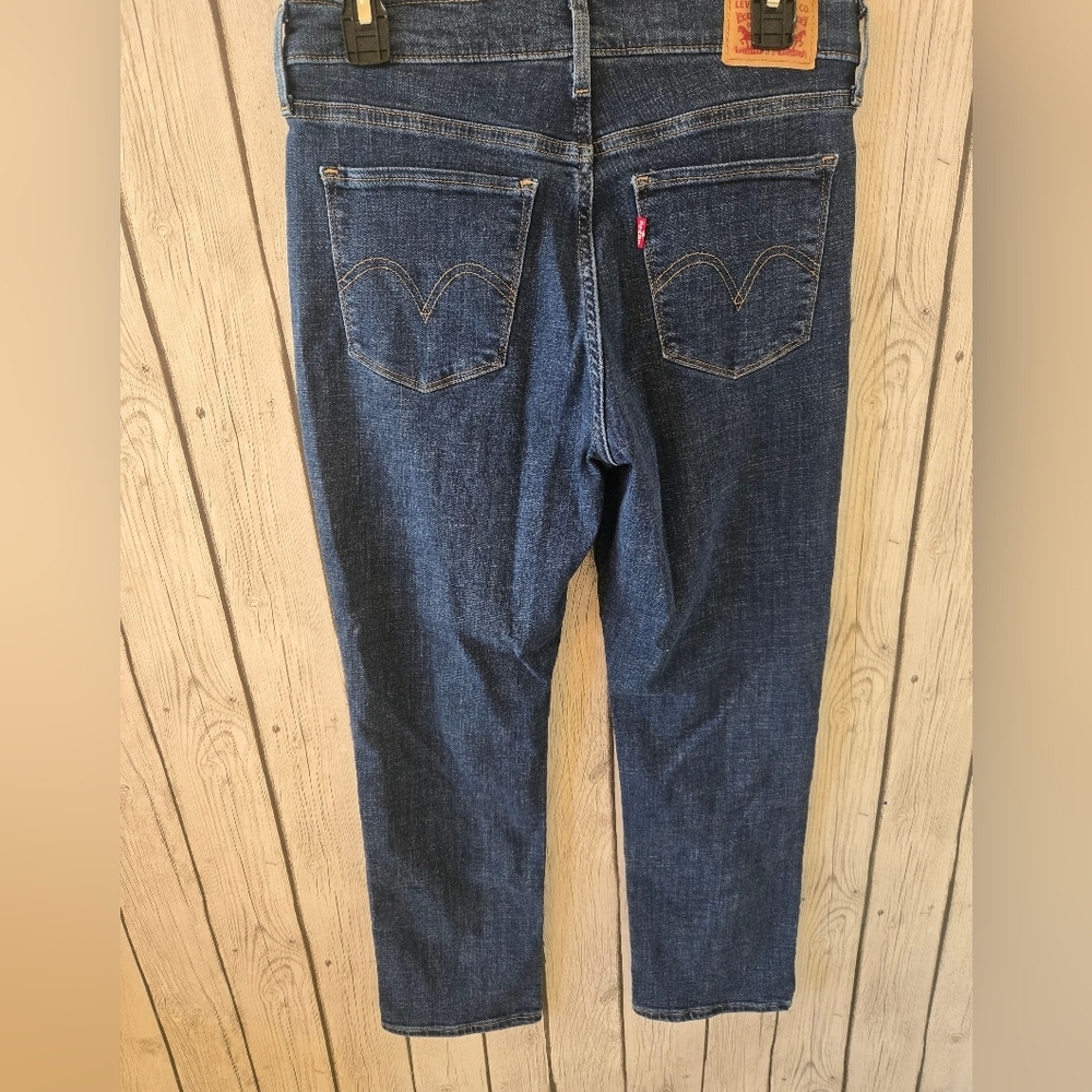 Levis Womens Size 28 Classic Straight Jeans Mid-Rise Dark Wash Blue Denim - Picture 4 of 6